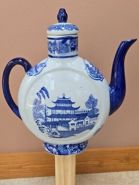 Blue and White Porcelain Decorative Teapot